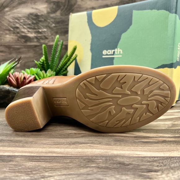 NIB Earth Lina Austin Notched Heeled Low Cut Leather Bootie Camel 9M - Picture 8 of 12